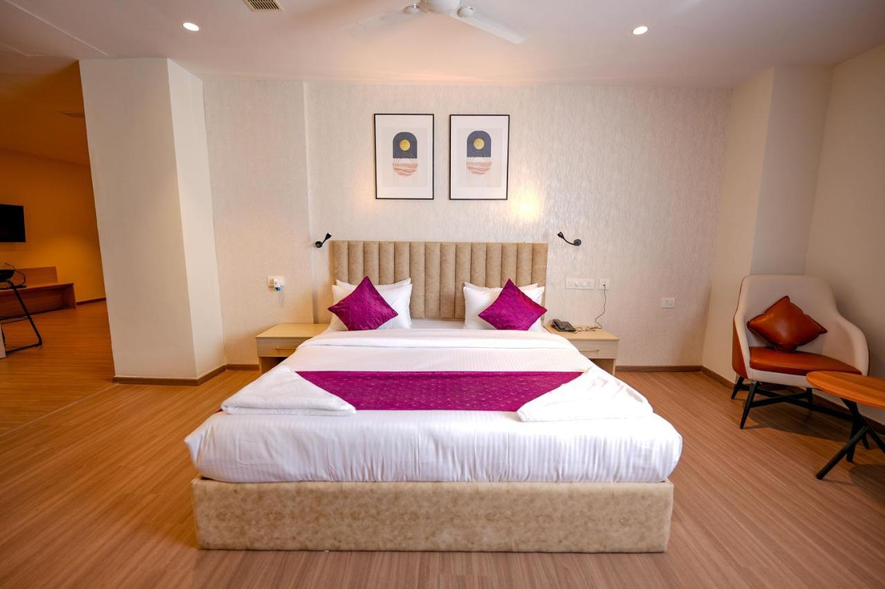 Casa Hotel & Suites, Gachibowli, Hyderabad Exterior photo
