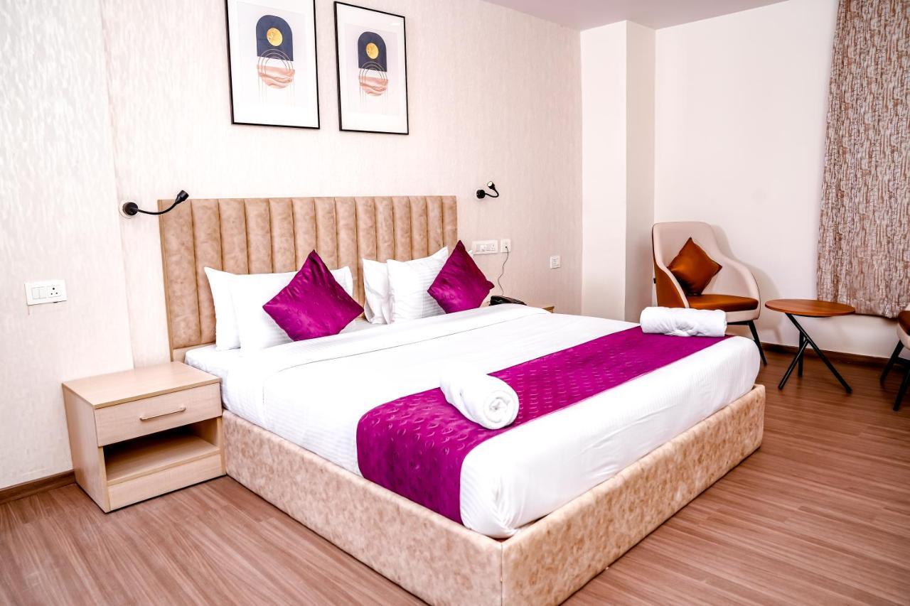 Casa Hotel & Suites, Gachibowli, Hyderabad Exterior photo