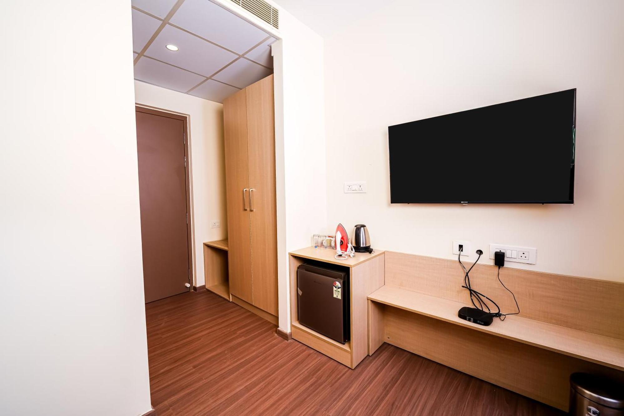 Casa Hotel & Suites, Gachibowli, Hyderabad Exterior photo